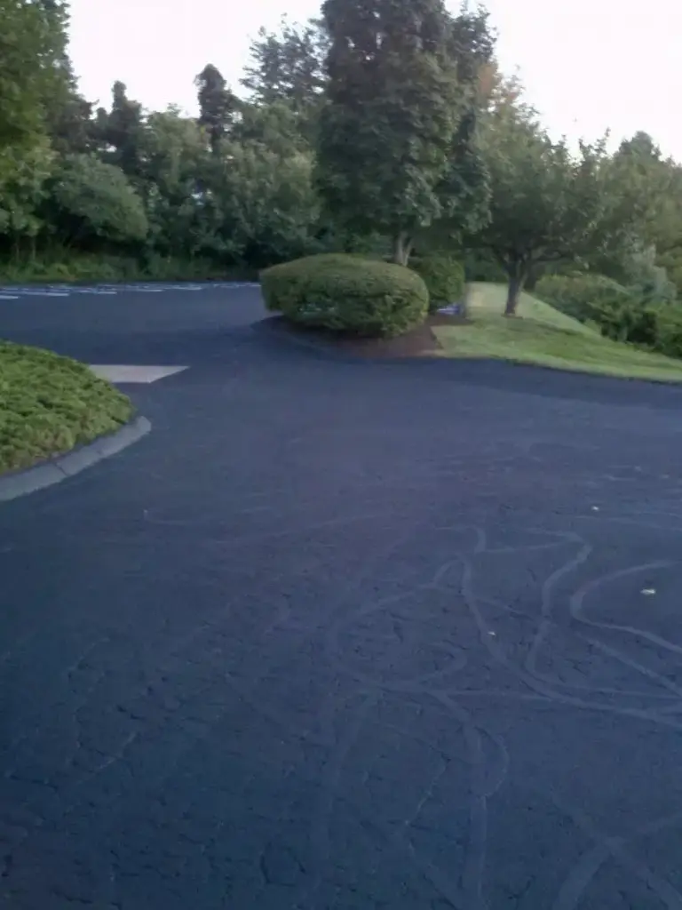 Driveway with sealing